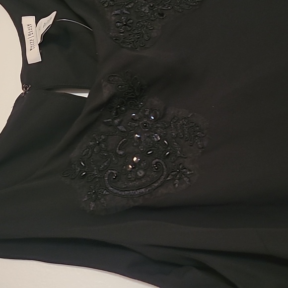 NWT Whitehouse Black Market black sleeveless shell top with applique Sz XL - Picture 3 of 7
